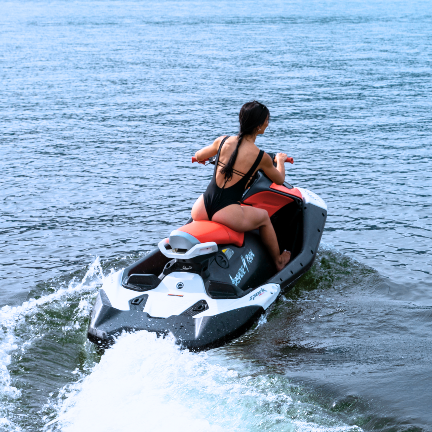 7 Incredible Benefits of Renting a Jet Ski vs. Owning One